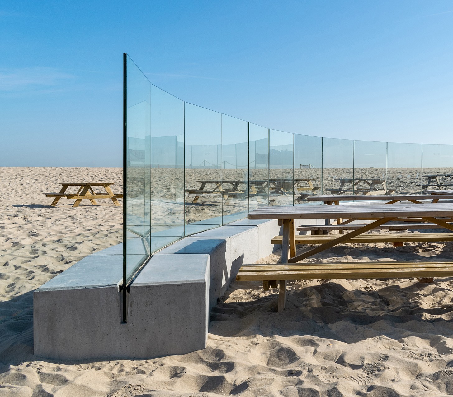 Nouveaux blocs de sièges pour surfclub Inside-Oudside Ostende